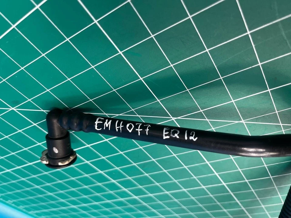 Chevrolet Equinox 2010-2015 bote de evaporación de terreno tubo de purga GM Foto 2 de 4