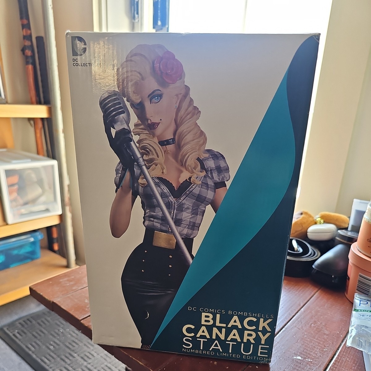 DC Collectibles Bombshells Black Canary Statue 5200 Limit for sale  DC Bombshells Batman Black Canary Statue main image 2