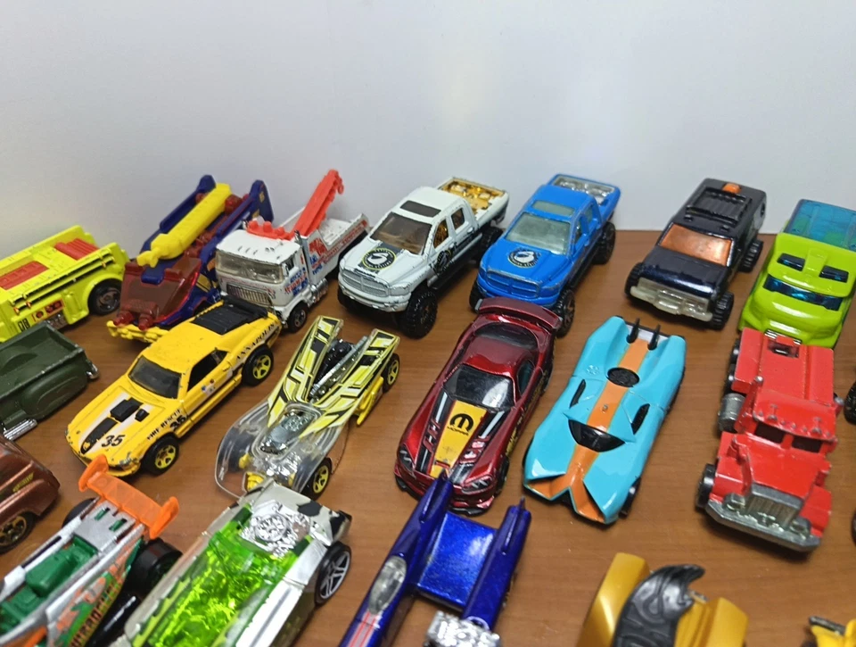 LOTTO 36 HOT WHEELS JEEP CAMION PICKUP POMPIERI VARIE SERIE IDEALI PER MERCATINO - Immagine 3 di 4