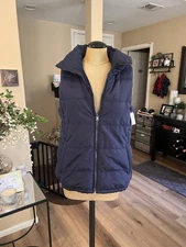 Old Navy Puffer Vest Sz M NWT