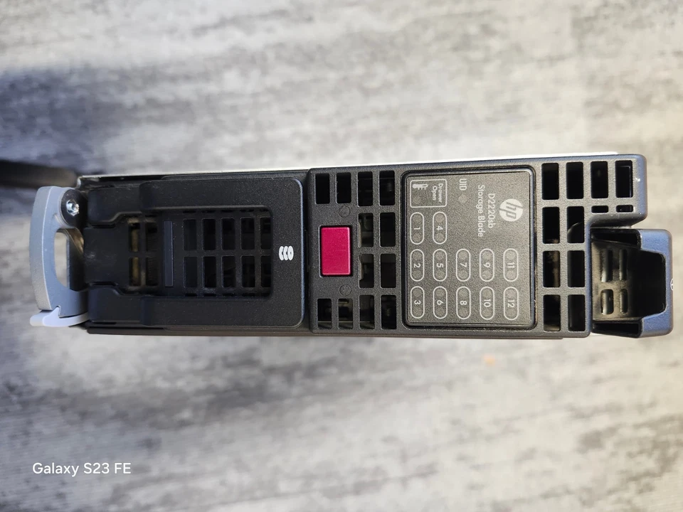 HPE D2220sb - Storage Blade for C7000 w 5x 1TB HDD and All Caddy's - Image 4 of 4