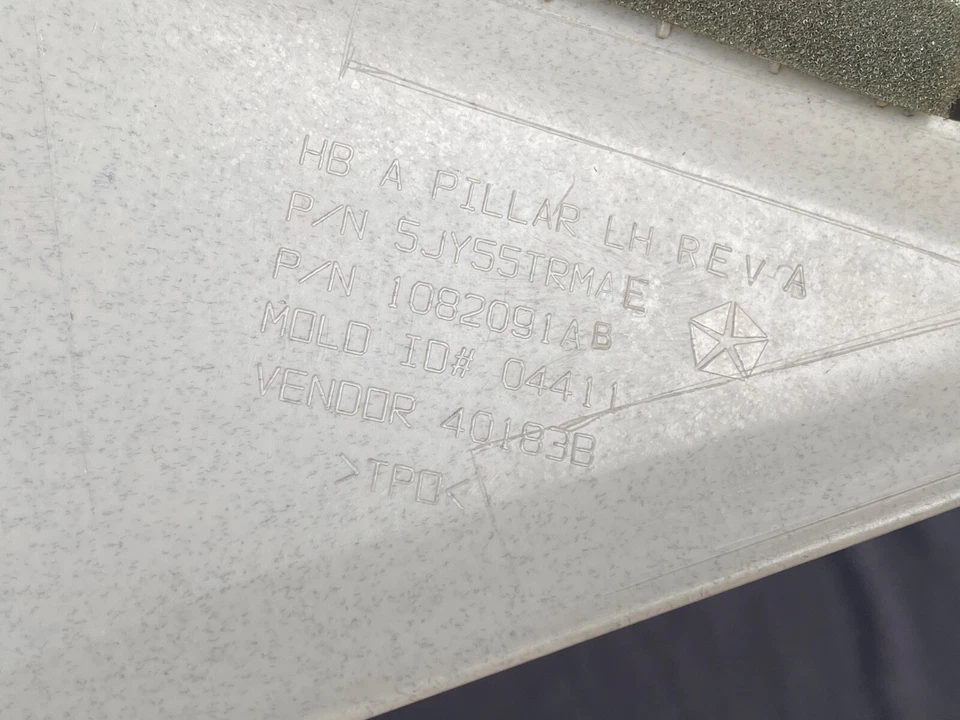 Dodge Durango 2004-2006 moldura de pilar moldura conductor izquierdo Mopar fabricante original Foto 4 de 4
