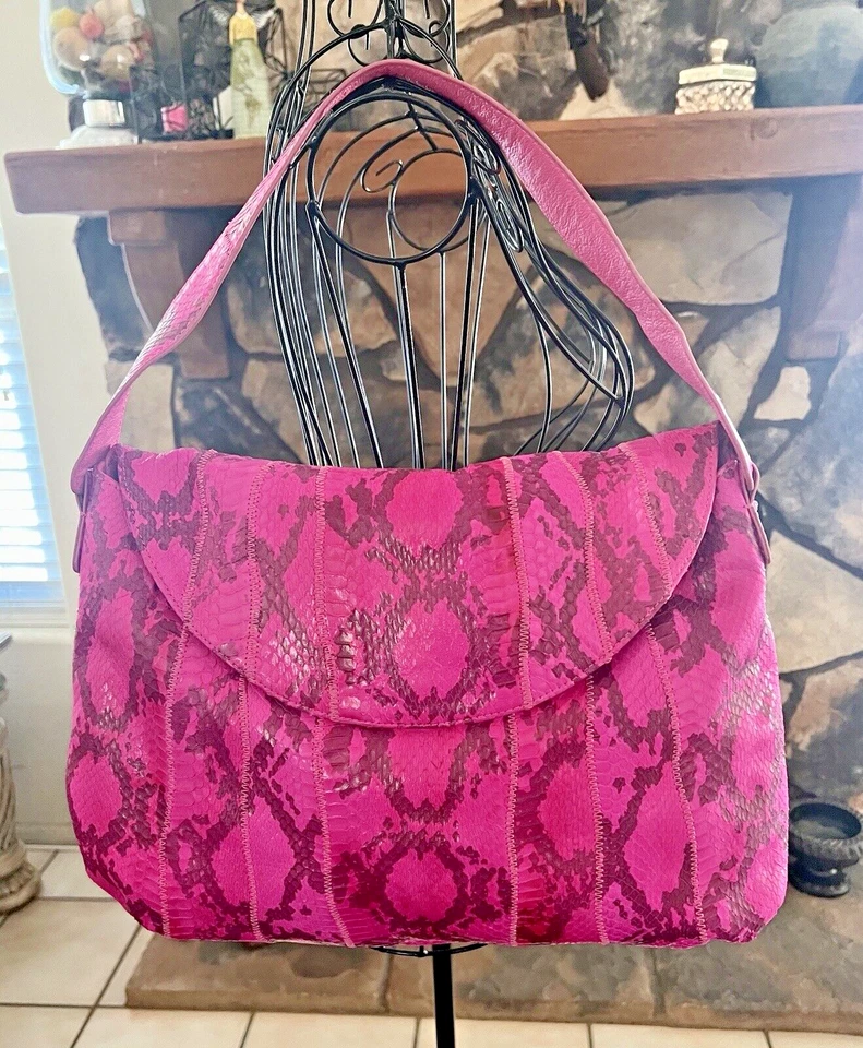 Bolso de Hombro CHI By FALCHI Auténtico Esmaltado Piel de Serpiente Solapa Magnética en Rosa Foto 3 de 4