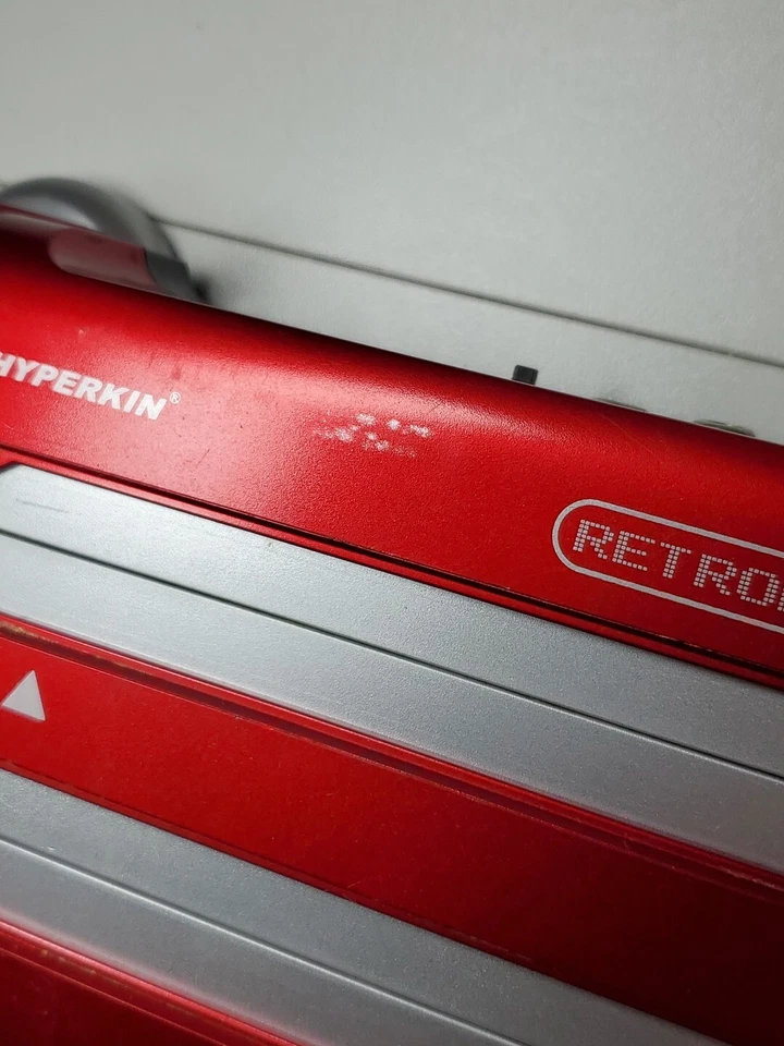 Consola Hyperkin Retron 3 roja de 2,4 GHz solo para piezas o reparación NES SNES GENESIS Foto 2 de 4
