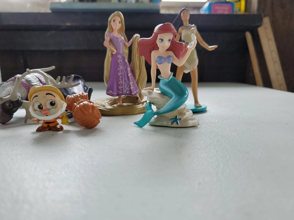 Lote de 8 figuras de princesa Disney Ariel Pocahontas Rapunzel Frozen Foto 3 de 4