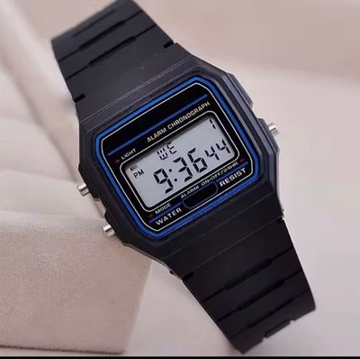 Sportliche LED-Digitaluhr für Herren, schlichtes kleines quadratisches Armband
