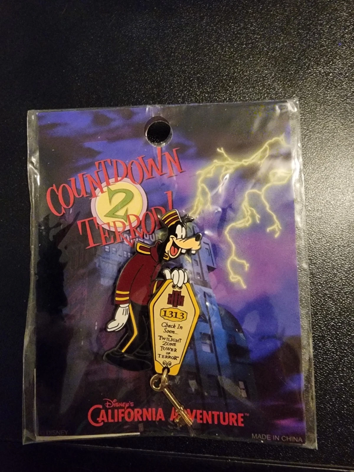Disney Pin DLR Countdown 2 Terror - Bellhop Goofy Dangle