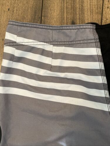VOLCOM Pure FUNction Men’s Size 34/Black Gray And White Board Shorts  - Picture 18 of 18