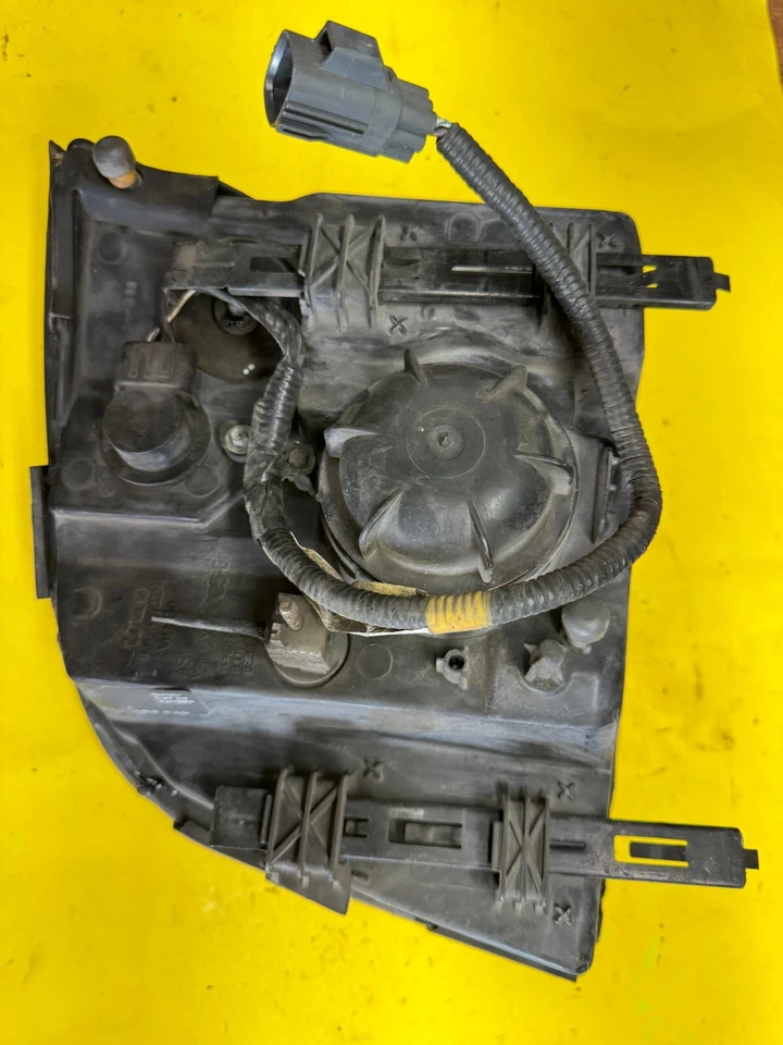 Faro pasajero delantero derecho Mercury Mountaineer 2002-2005 montaje OEM Foto 4 de 4