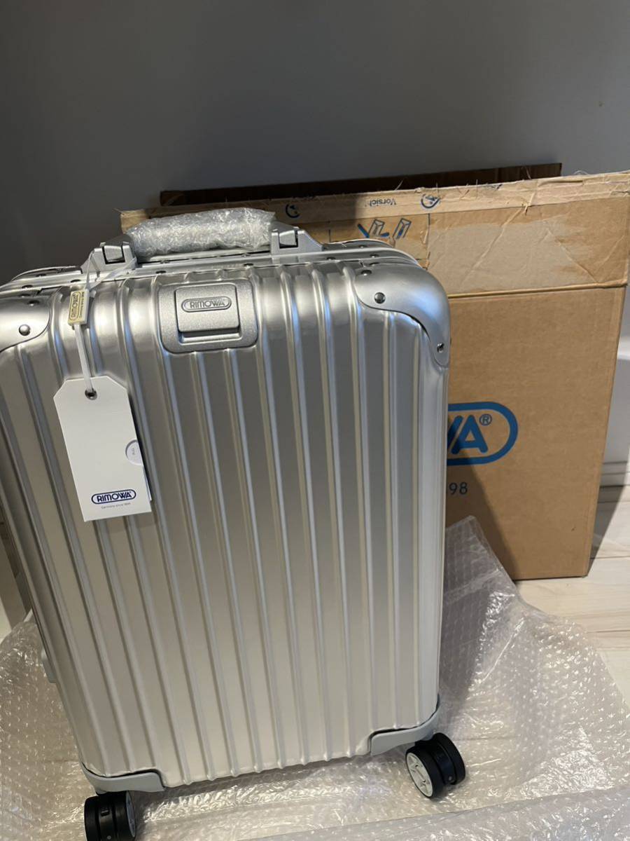Unused Rimowa Topaz 32L 4 Wheel Old Logo Suitcase Carry Case Unused Rimowa Topaz 32L 4 Wheel Old Logo Suitcase Carry Case