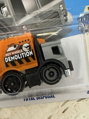Hot Wheels TREASURE HUNT *ERROR WHEEL* Total Disposal Truck 1:64 Diecast