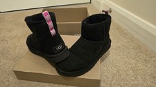 BOXED UGG CLASSIC MINI II GRAPHIC LOGO BLACK / NEON PINK BOOT UK 6