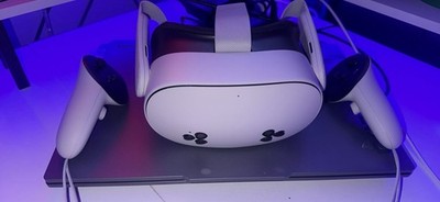Meta Quest 3s Standalone VR Headset w/ Touch Controllers, White 256gb
