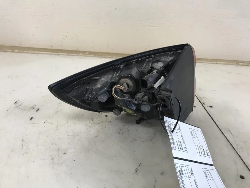 Used Right Tail Light Assembly fits: 2021 Chrysler Pacifica quarter panel mounte - Image 2 of 4