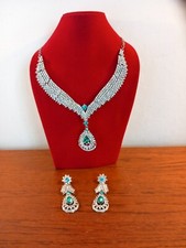 VINTAGE COSTUME JEWELLERY NECKLACE AND EARRING SET STATEMENT DIAMANTE SET