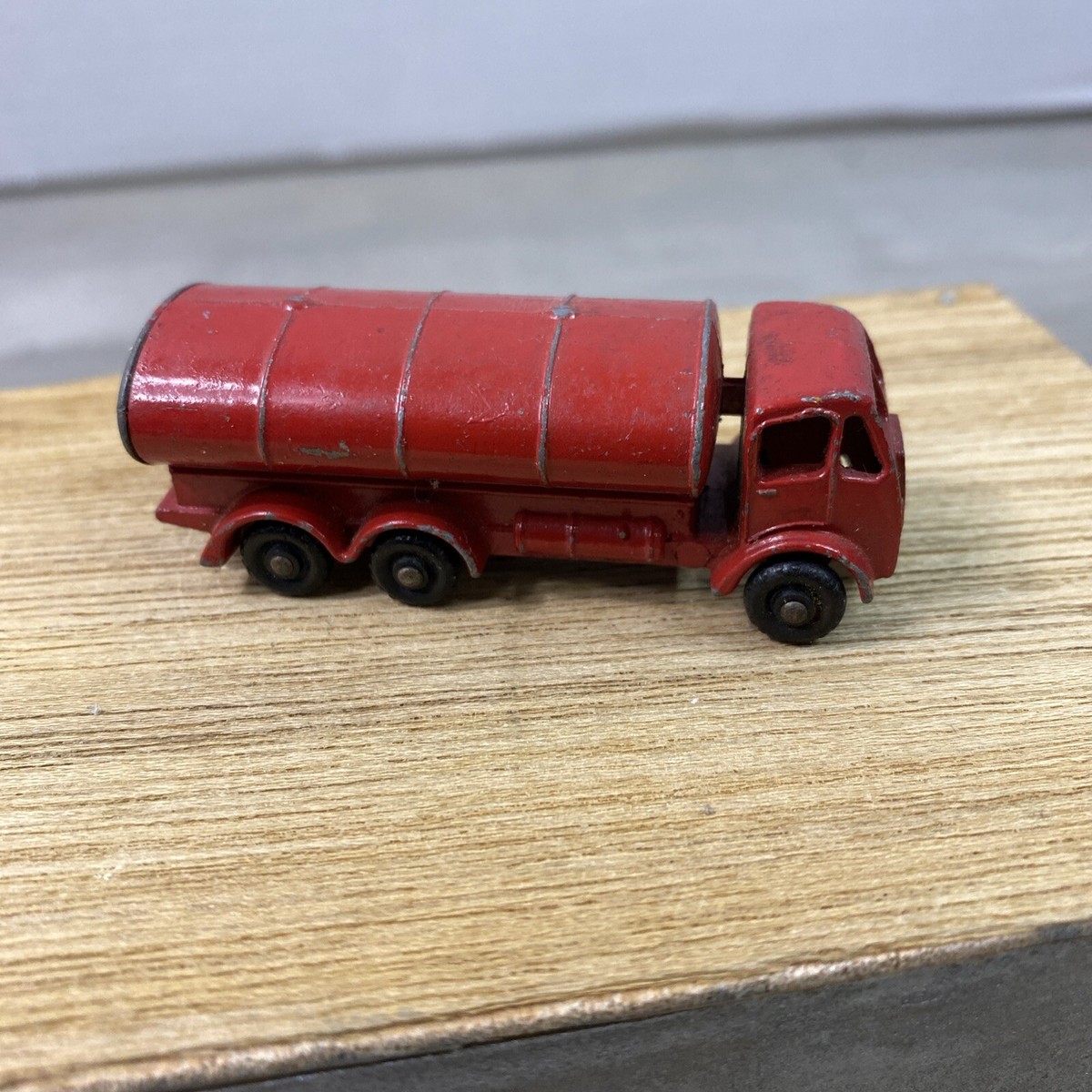 マッチボックス　レズニー　No.11 エッソ（ESSO）タンカー 1958 Lesney Matchbox Series No 11 RED ESSO PETROL TANKER