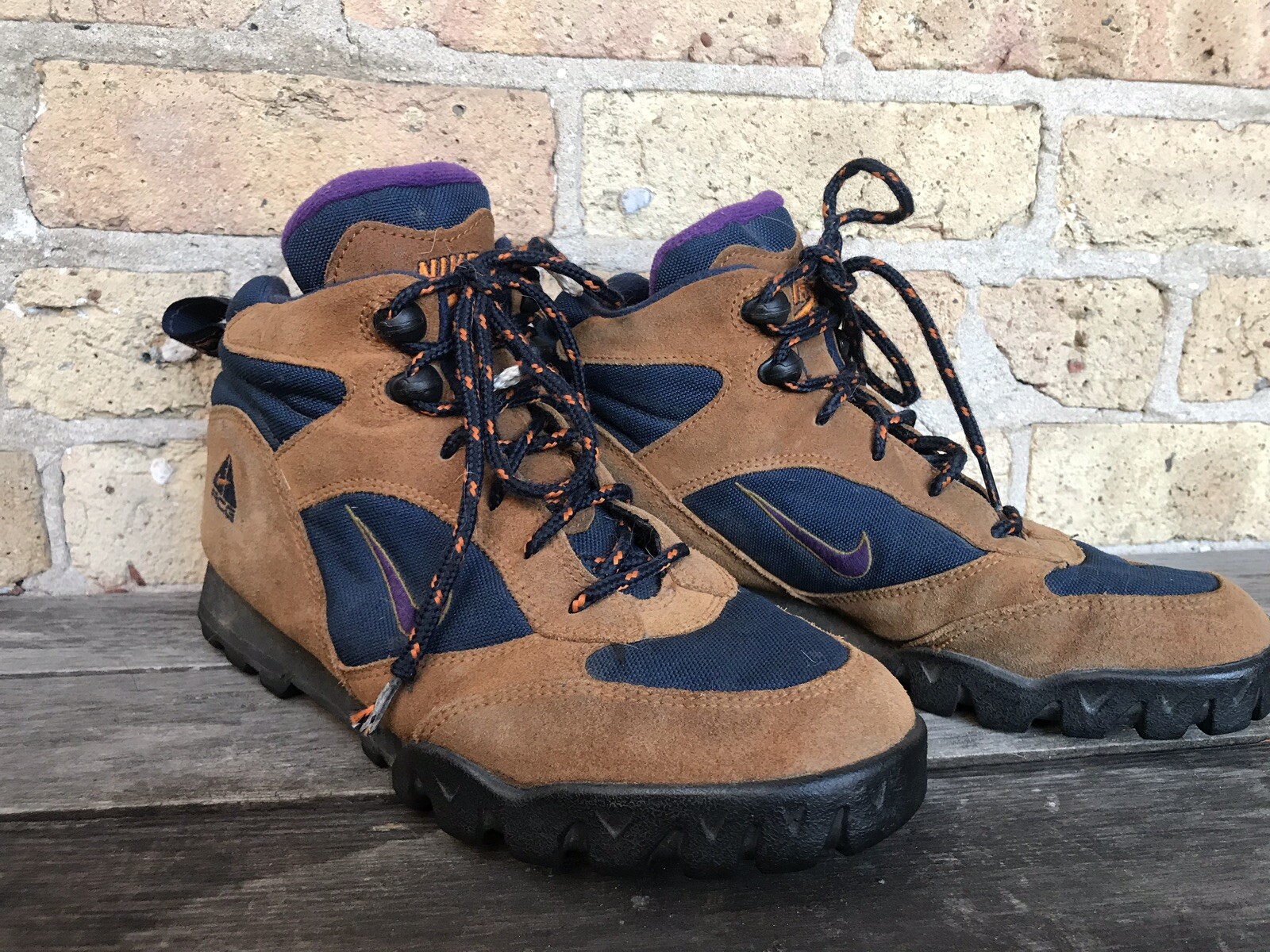 navy blue hiking boots
