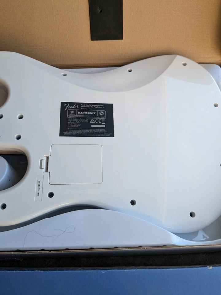 RockBand 4 Wireless White Fender Stratocaster Guitar PlayStation PS4 PS5 - Image 3 of 4