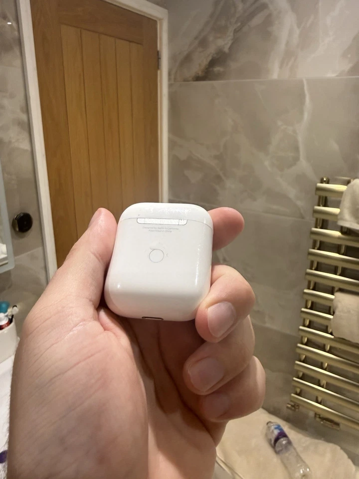 Apple AirPods (1st generation), photo 3 of 3