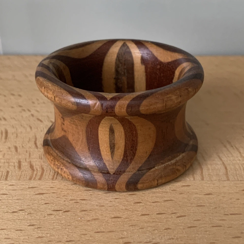 Exquisite Artisanal Wooden Wood Napkin Serviette Rings with Inlaid Pattern x 2 - Image 2 of 4