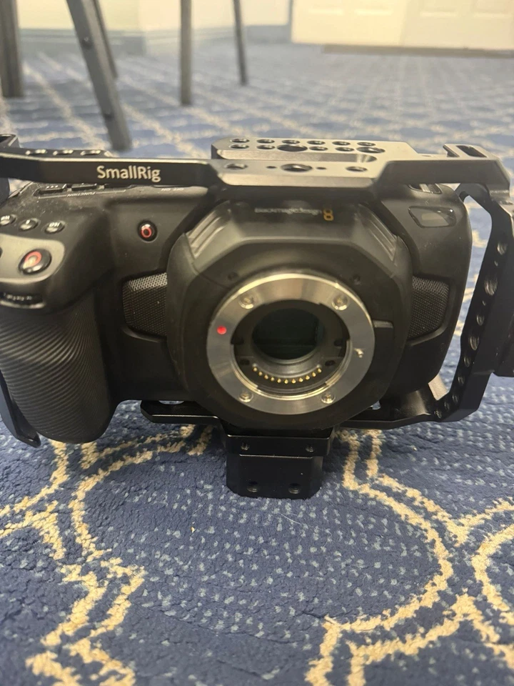 Кинокамера карманная Black Magic 4K с объективом Meike 25 мм - Изображение 2 из 4