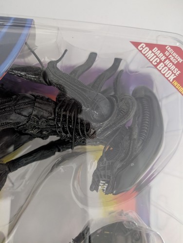 2015 Toys R Us Exclusive NECA Aliens vs Predators 2 Pack RARE NIB - Picture 3 of 10