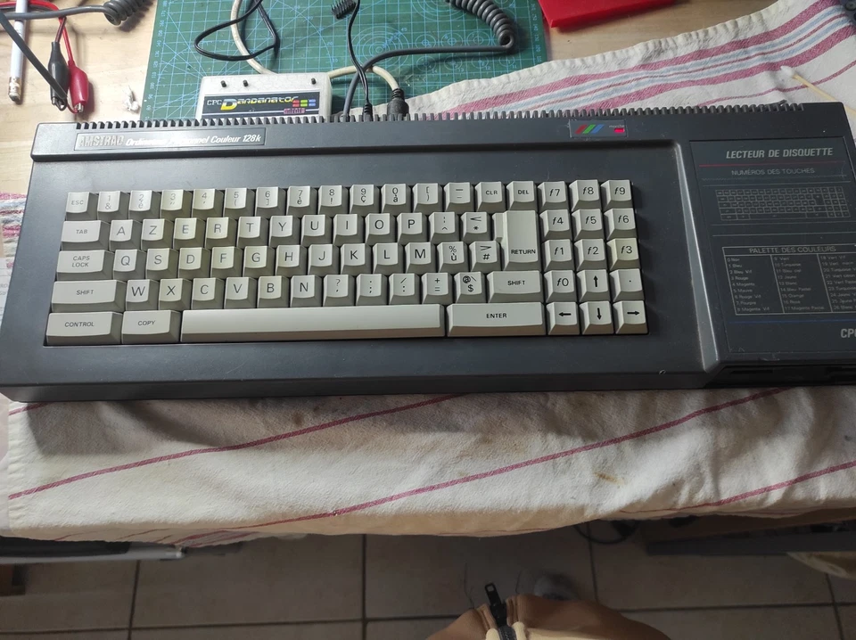 RARE !  AMSTRAD CPC 6128 + 27 JEUX - Courroie neuve -en excellent état - Imagen 4 de 4