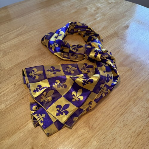 Bufanda “sentir” de seda púrpura y dorado Fleur De Lis 60x13” SANTOS FANS - Imagen 4 de 6