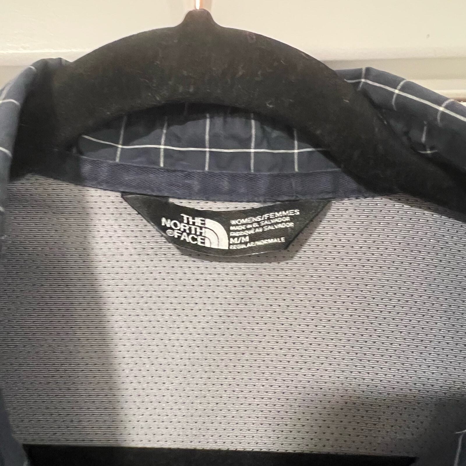 The North Face Women's Button Down Shirt Blue and White Size Medium thumbnail 4