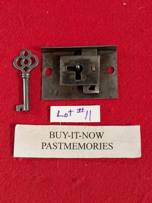 VINTAGE FURNITURE HARDWARE LOCK MECHANISM W/ KEY, OLD ANTIQUE LOCK LOT #11