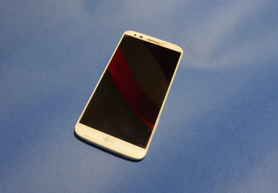 Smartphone LG-G2 32 Gb + LG-G2 16Gb con cover. Venduti in coppia. Da riparare - Immagine 2 di 4