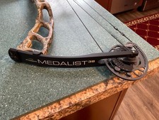 Diamond Medalist 38 target compound bow, black.