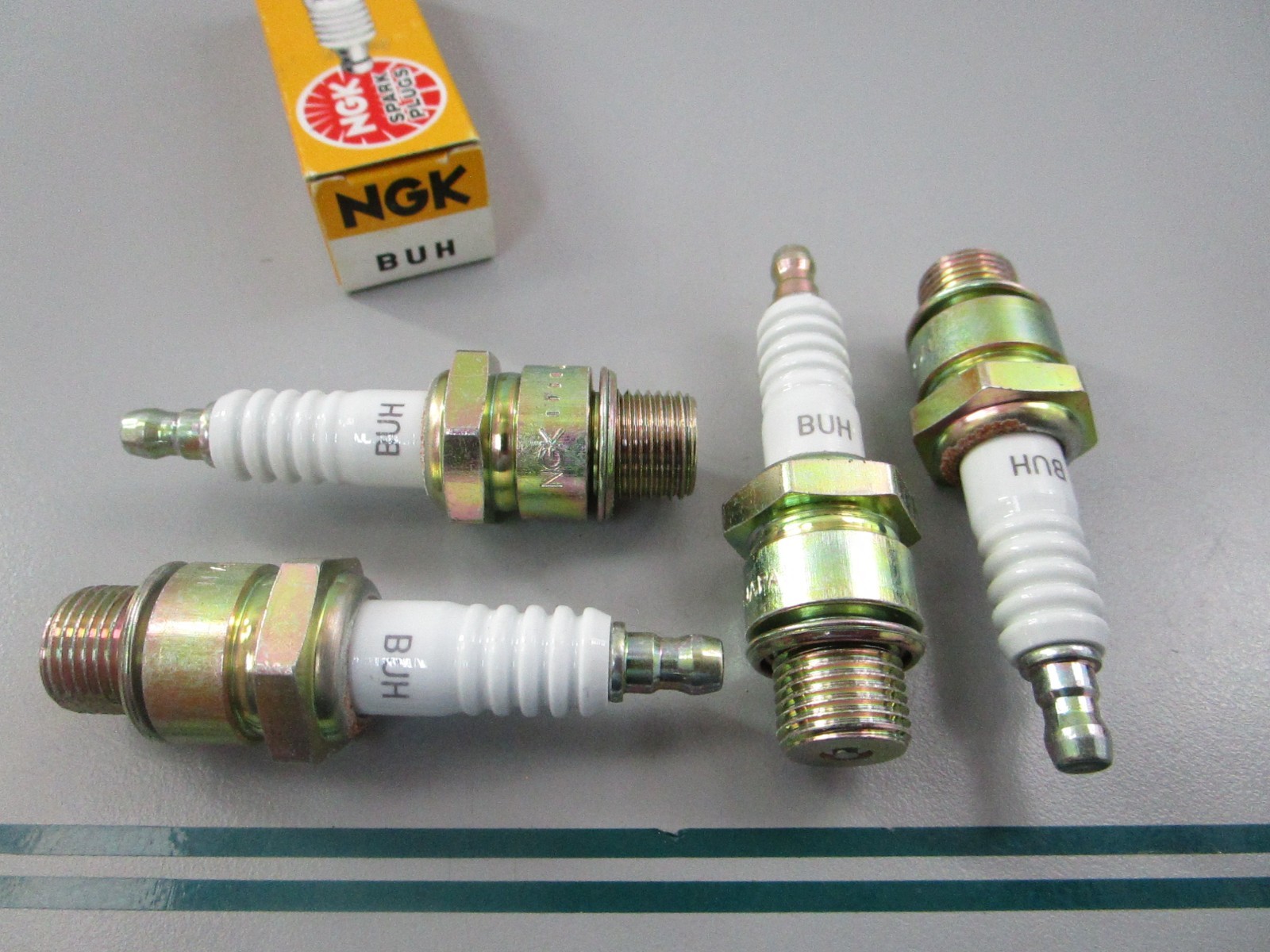 NGK NEW OEM BUH 2422 Surface Gap Spark Plug Outboard 14mm LOT OF 4 0810