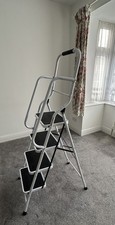 Folding ladders with handrail - SEE DESCRIPTION FOR COLLECTION INFORMATION