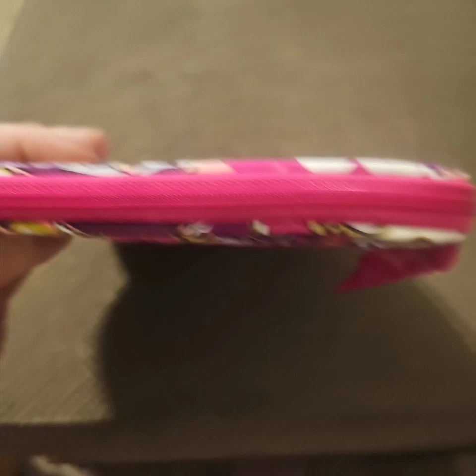 VERA BRADLEY HOT PINK IPAD QUILTED CASE~HARDLY USED 10”X8.5” Pink Zipper  - Image 3 of 4