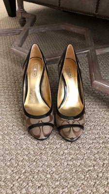 coach wedge pump