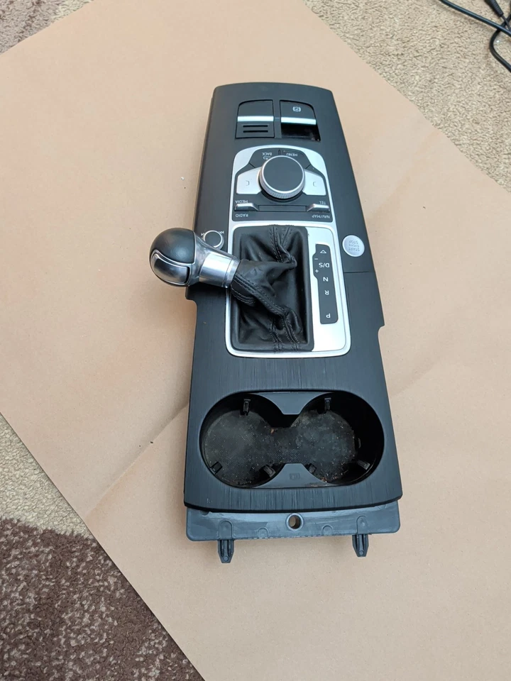 Audi A3 S3 2018 8 V consola central moldura de cambio portavasos MMI perilla de control multimedia Foto 4 de 4