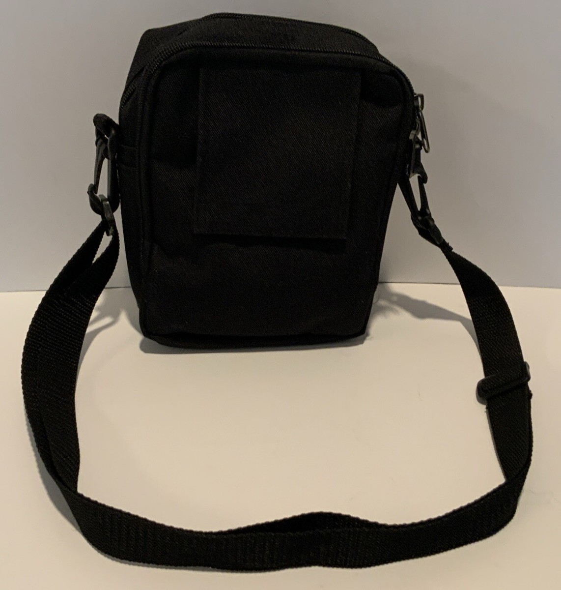 Jeep Over the Shoulder Bag 3 Zipper Compartments 6 total Jeep Over the Shoulder Bag 3 Zipper Compartments 6 total