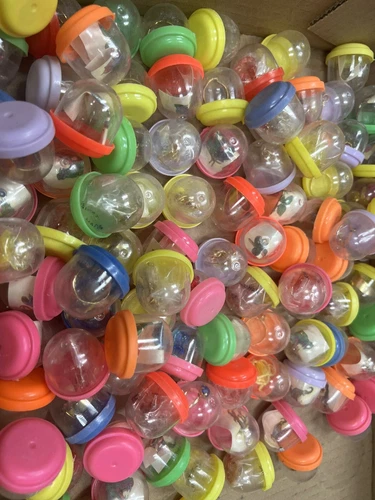 Lot of 100 Vintage Toy N Joy Toy Vending Machine Toy Prizes Capsules