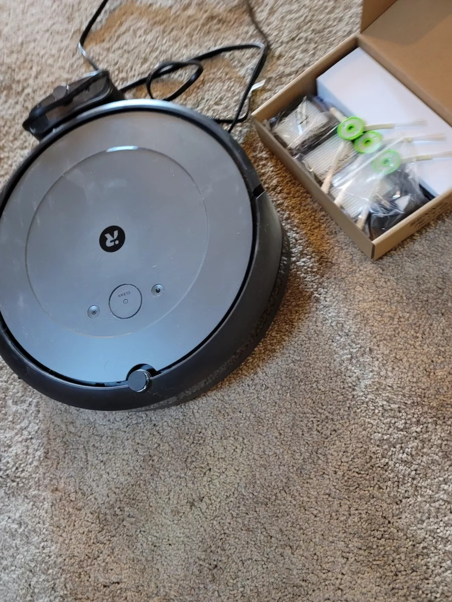 iRobot Roomba i2 Smart Robot Vacuum Cleaner - Ash (i215220