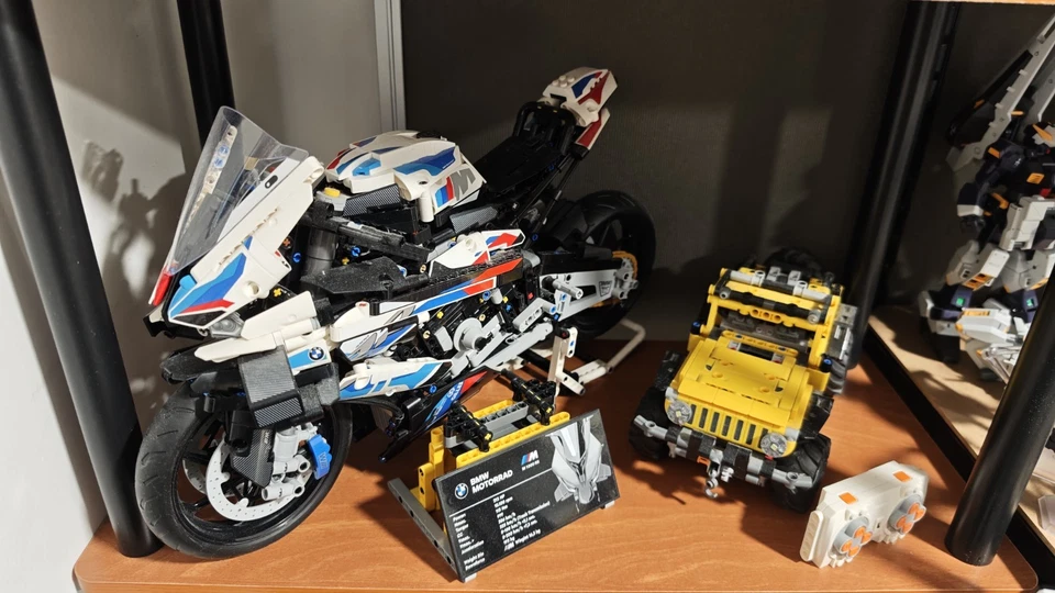 LEGO 42130