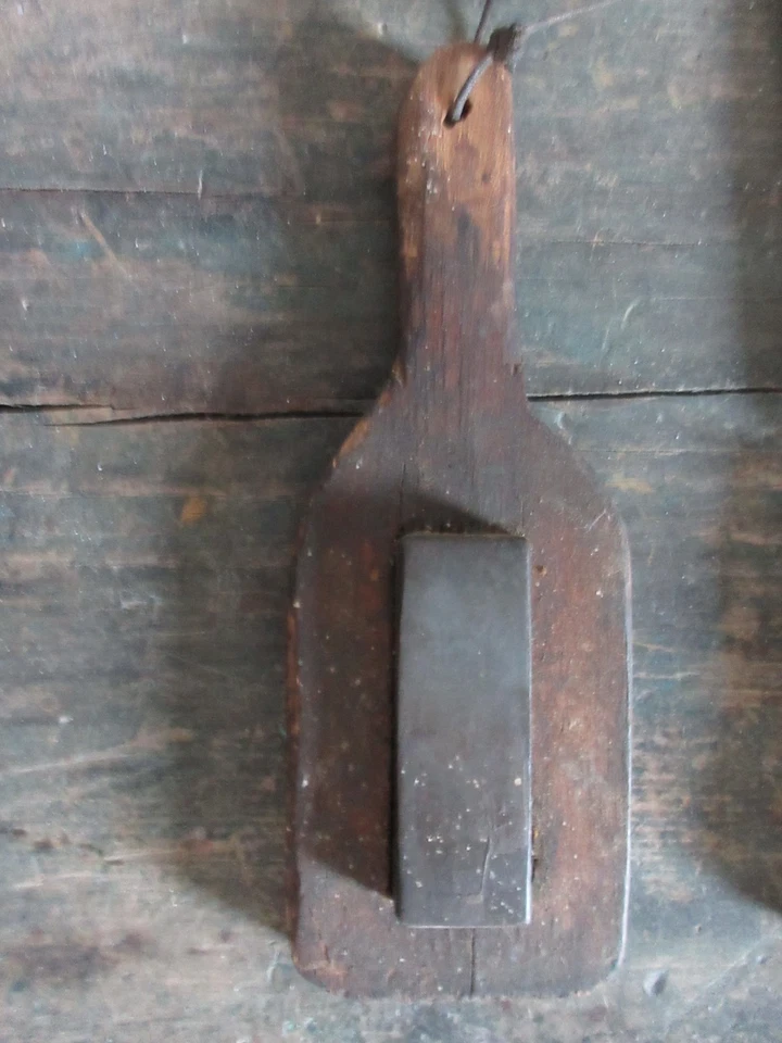 Antigua piedra de afilar cuchillos con base de madera y mango de asta herramienta afiladora de cuchillos Foto 2 de 4