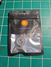 EKWB EK-Quantum Torque Plug Fitting w/Badge, Satin Titanium