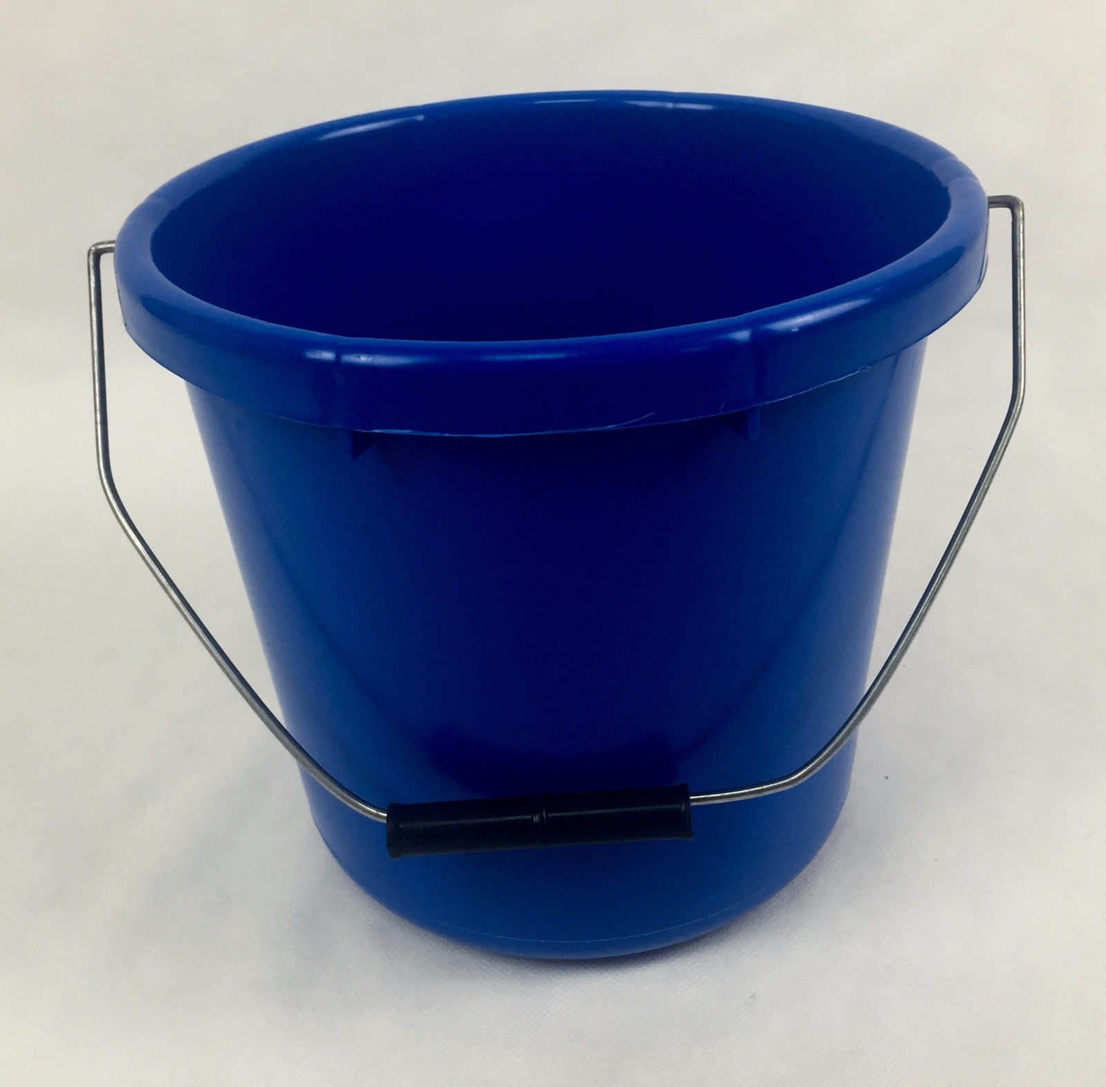 STADIUM - FLEXIBLE SOFT CALF FEEDING BUCKET BLUE - 5L  LITRE
