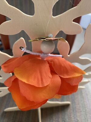 Handgefertigte orange Blumenfee