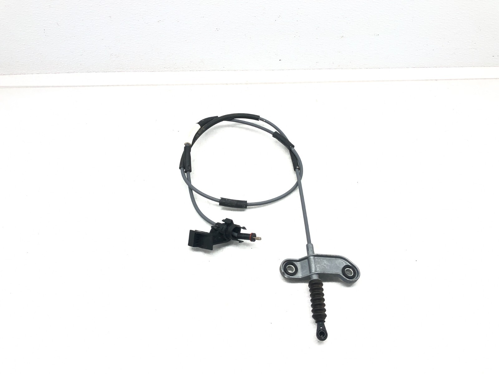2017-2020 MASERATI LEVANTE AUTOMATIC TRANSMISSION GEAR SHIFT SHIFTER CABLE OEM