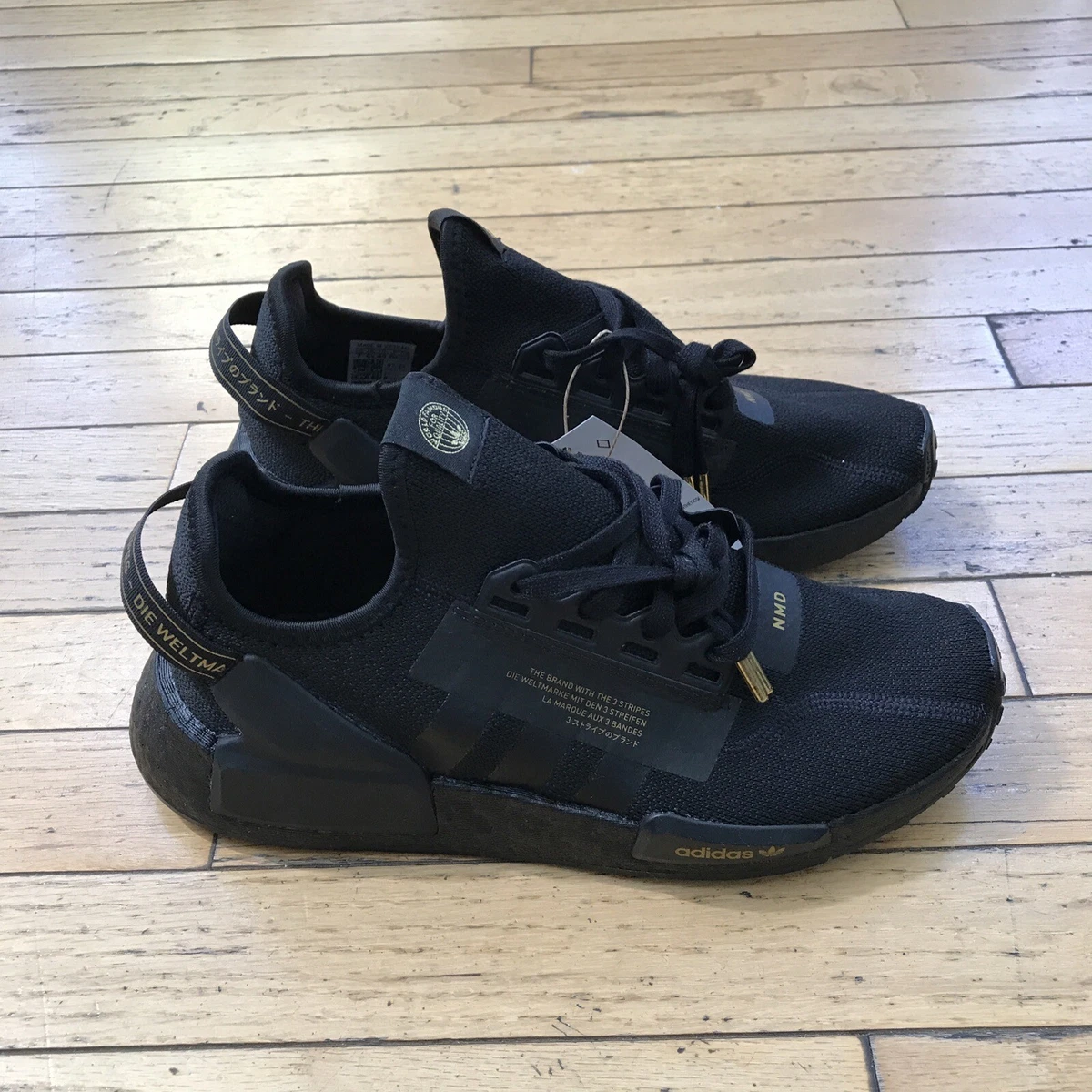 Nmd r1 the brand with deals the three stripes