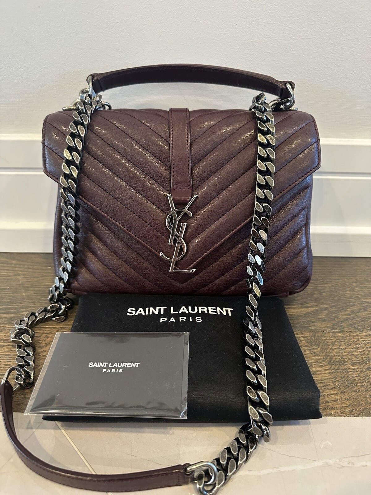 Borsa a tracolla Saint Laurent College media con patta YSL in pelle trapuntata