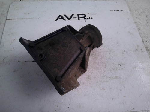 Original BMW E83 X3 Lagerbock Antriebswelle  vorn rechts 7516067