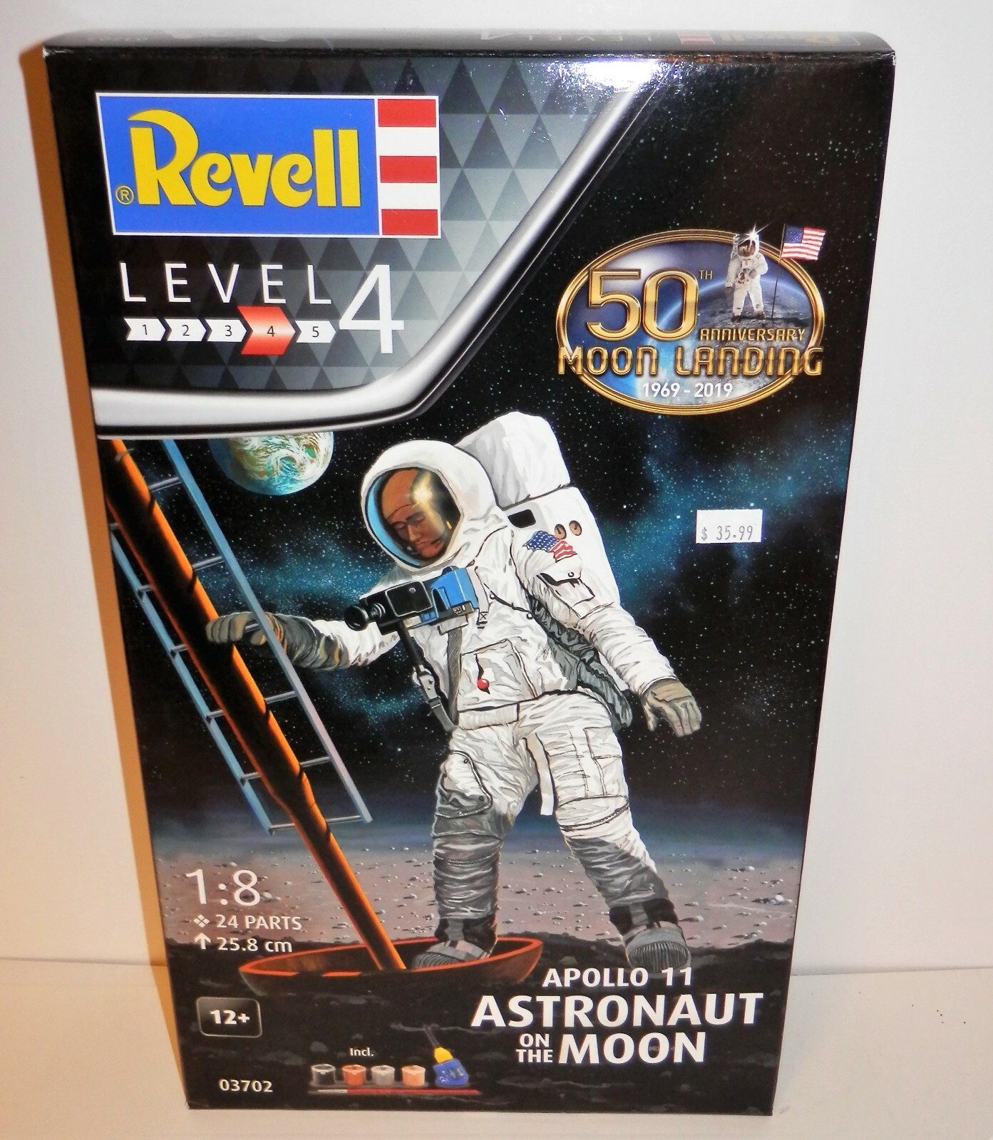 Revell+of+Germany+03702+1+8+Apollo+11+Astronaut+on+The+Moon for sale ...